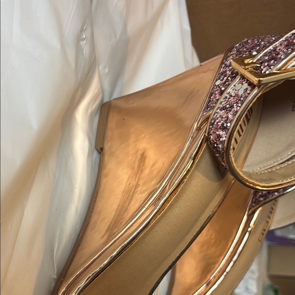 Elegant Pink and Gold Heels with Glittery Ankle Strap​ - Picture 4 of 10